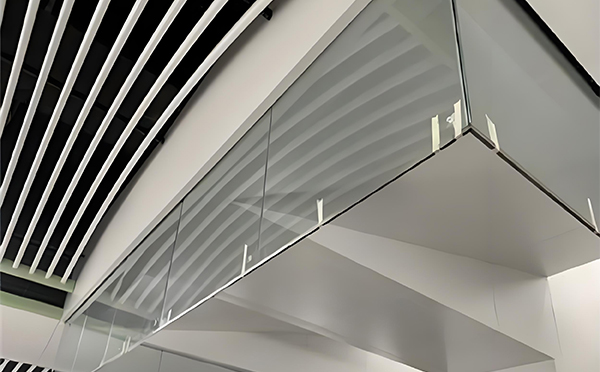 皋兰玻璃挡烟垂壁